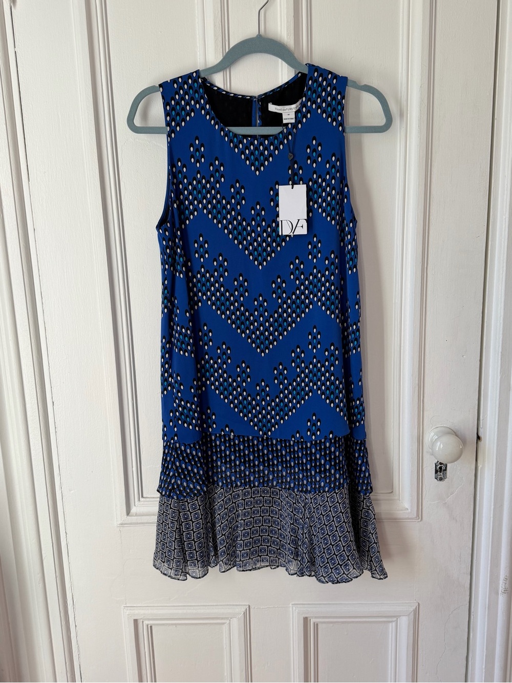 Women’s NWT Diane Von Furstenburg Blue Geometric Silk Sleeveless Dress Medium